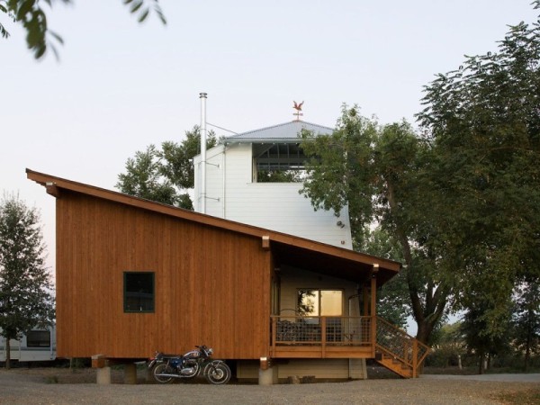 tiny-lighthouse-cabin-butler-armsden-architects-yolo-county-cabin-003