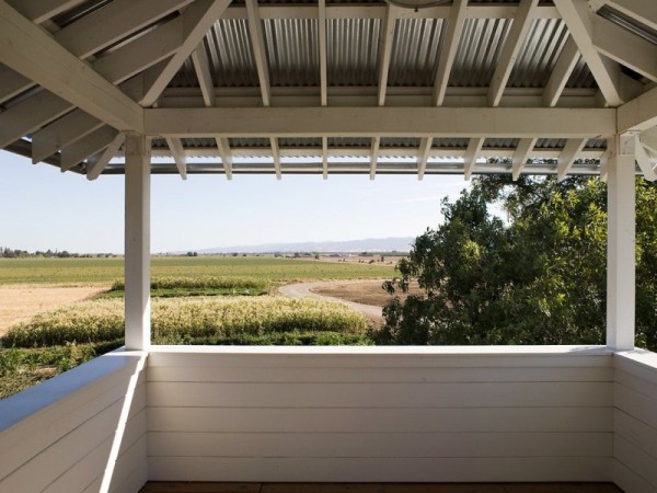 tiny-lighthouse-cabin-butler-armsden-architects-yolo-county-cabin-008