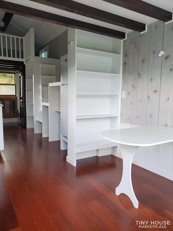 Tiny Treasure 27′ THOW with Amazing Built-Ins 8
