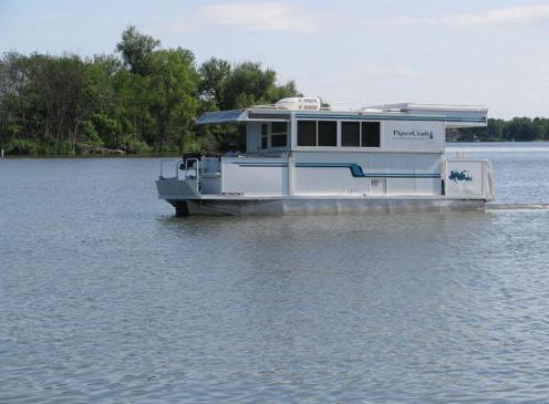 trailerable-houseboat-on-the-go
