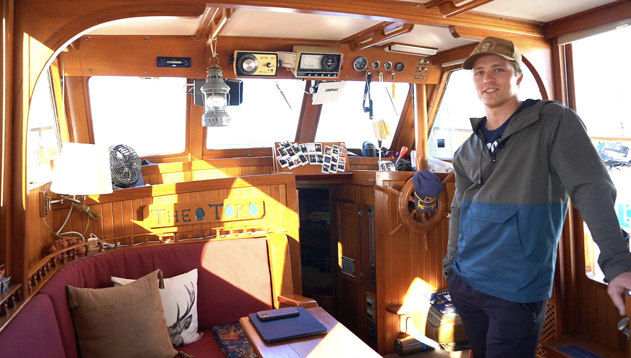 Navy Serviceman And His Epic Boat Home 3