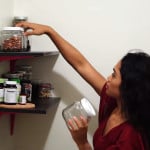 woman-lives-zero-waste-lifestyle-005