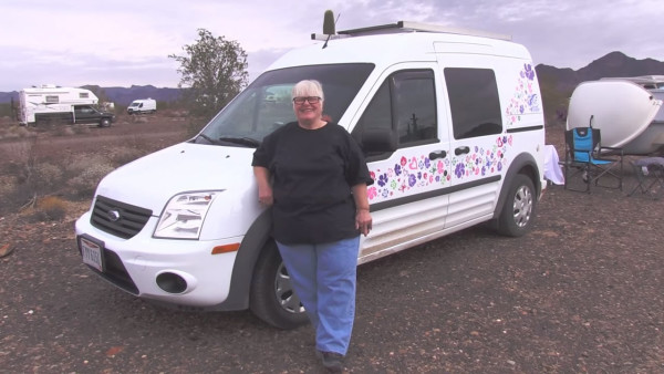 woman-living-solo-in-ford-transit-connection-van-001
