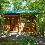 wood-cliff-tiny-cabin-vacation-0001