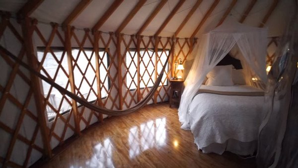 yurt-cabin-with-wrap-around-deck-cypress-valley-002