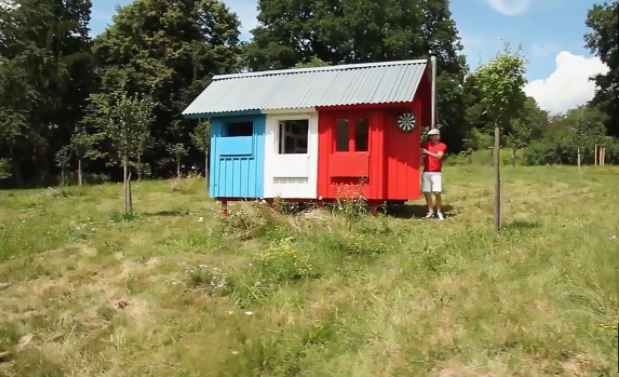 1000-tiny-house-1200-built-by-czech-architect-vojtech-valda4